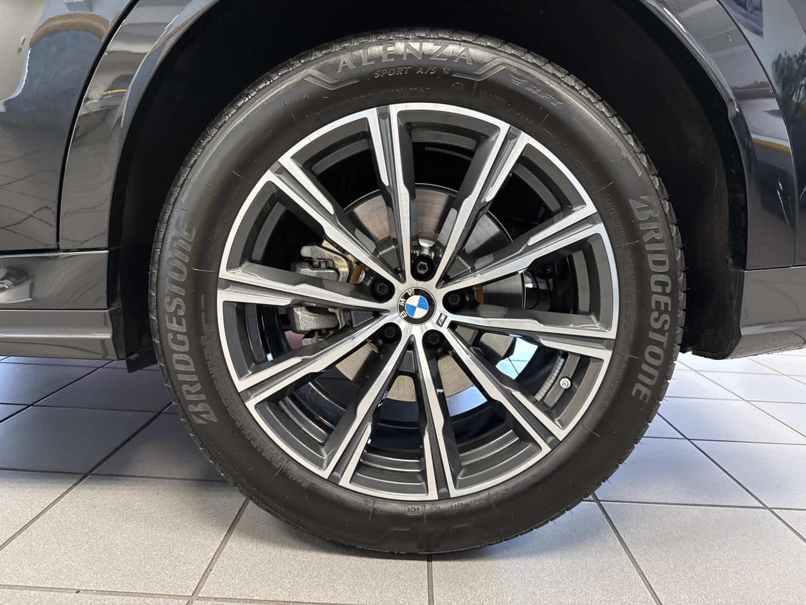 2025 BMW X6 xDrive40i