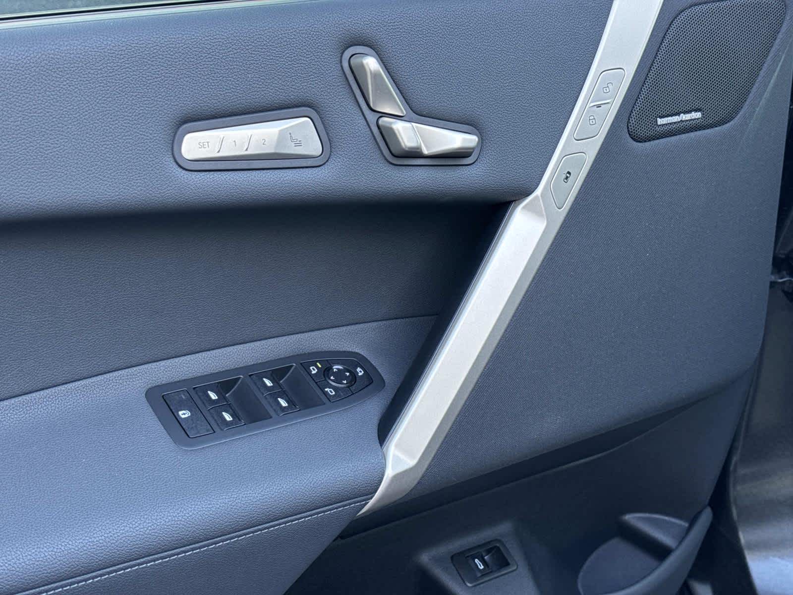 2025 BMW iX xDrive50