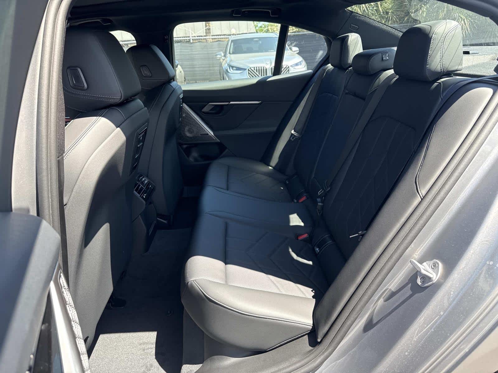 2026 BMW 550e xDrive 550e xDrive