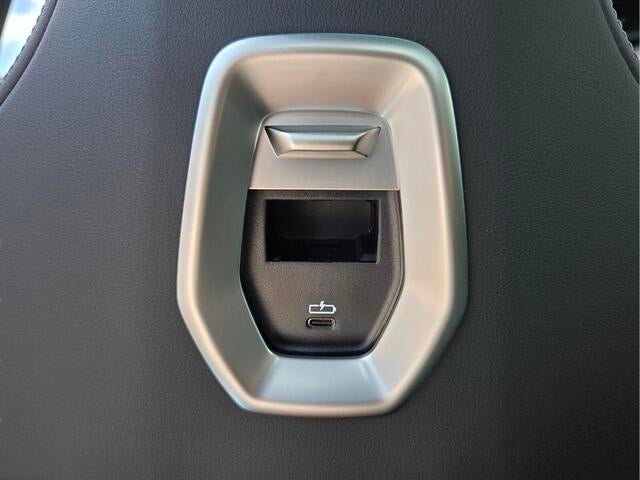 2026 BMW 740i 740i