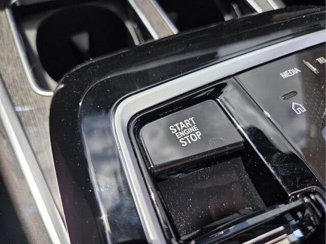 2026 BMW 740i 740i