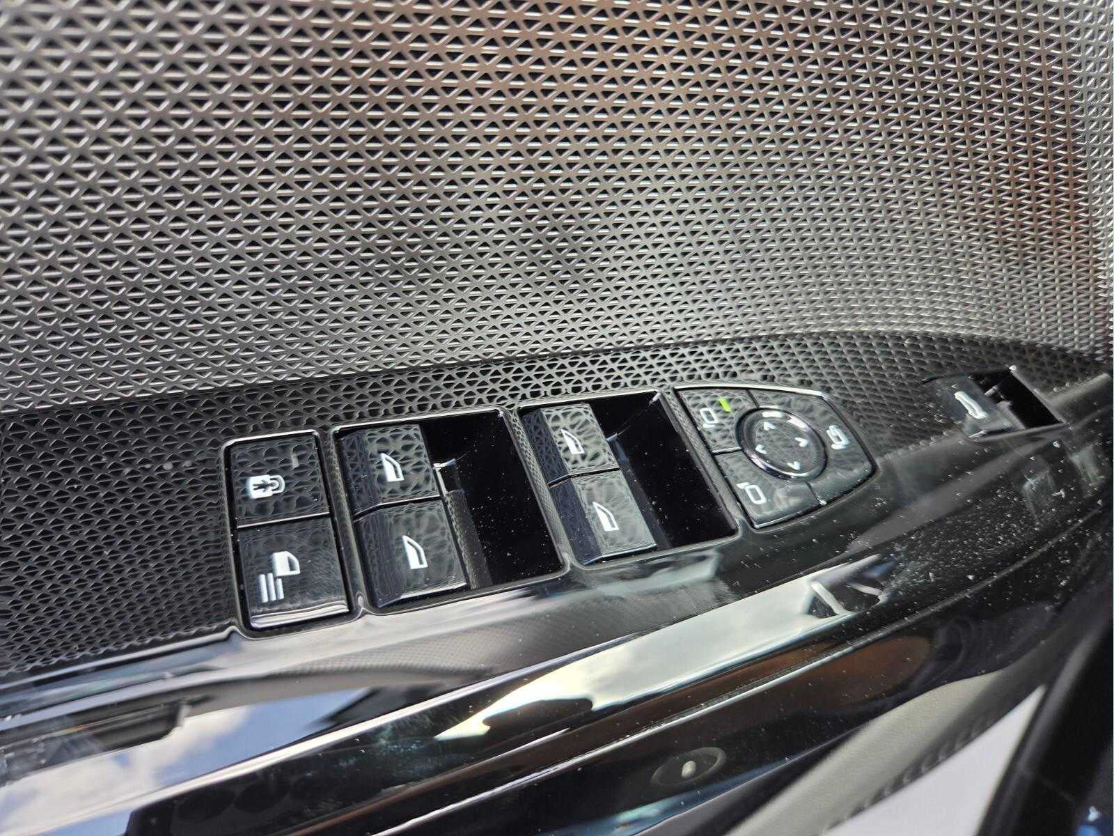 2026 BMW 740i 740i