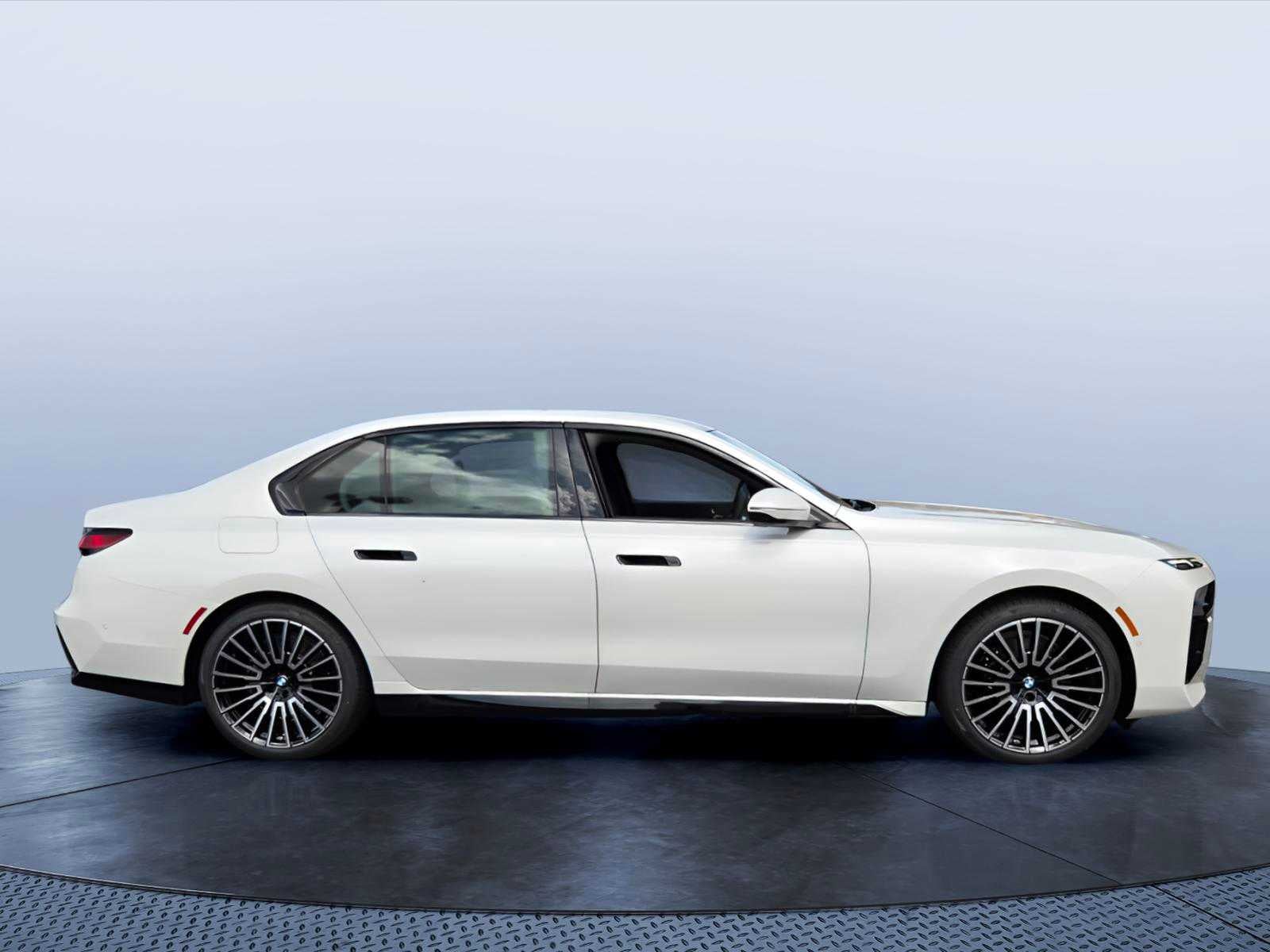 2026 BMW 740i 740i