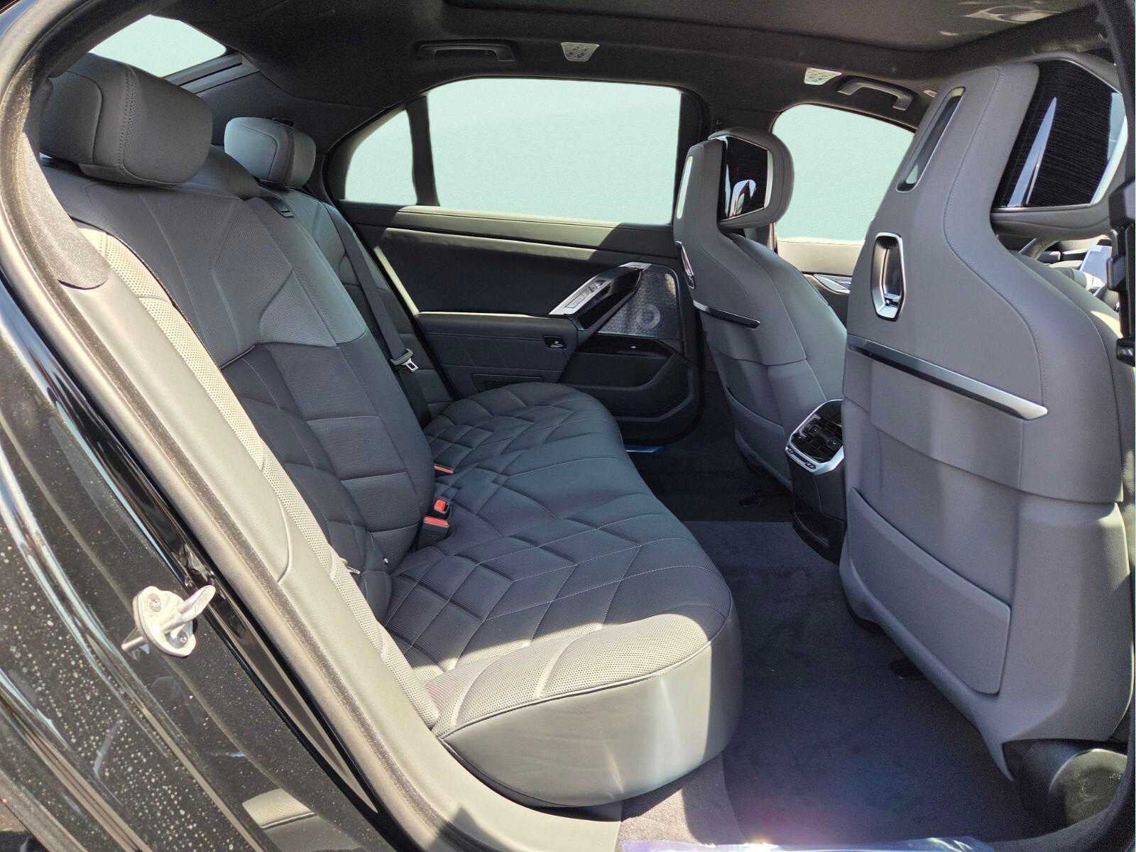 2026 BMW 750e xDrive 750e xDrive