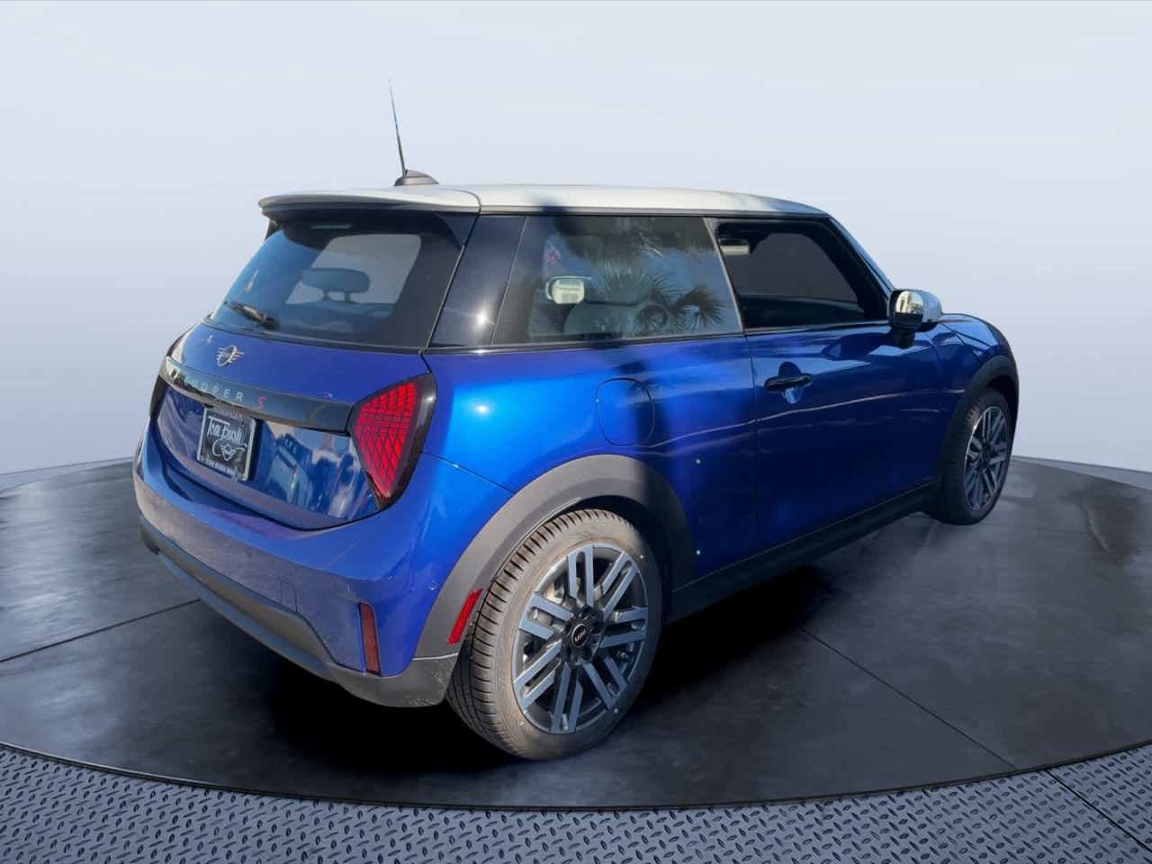 2027 MINI 2 DOOR SIGNATURE PLUS