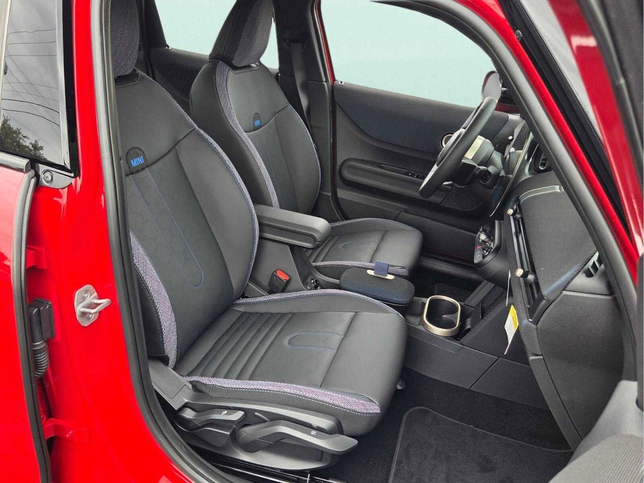 2027 MINI 4 DOOR SIGNATURE PLUS
