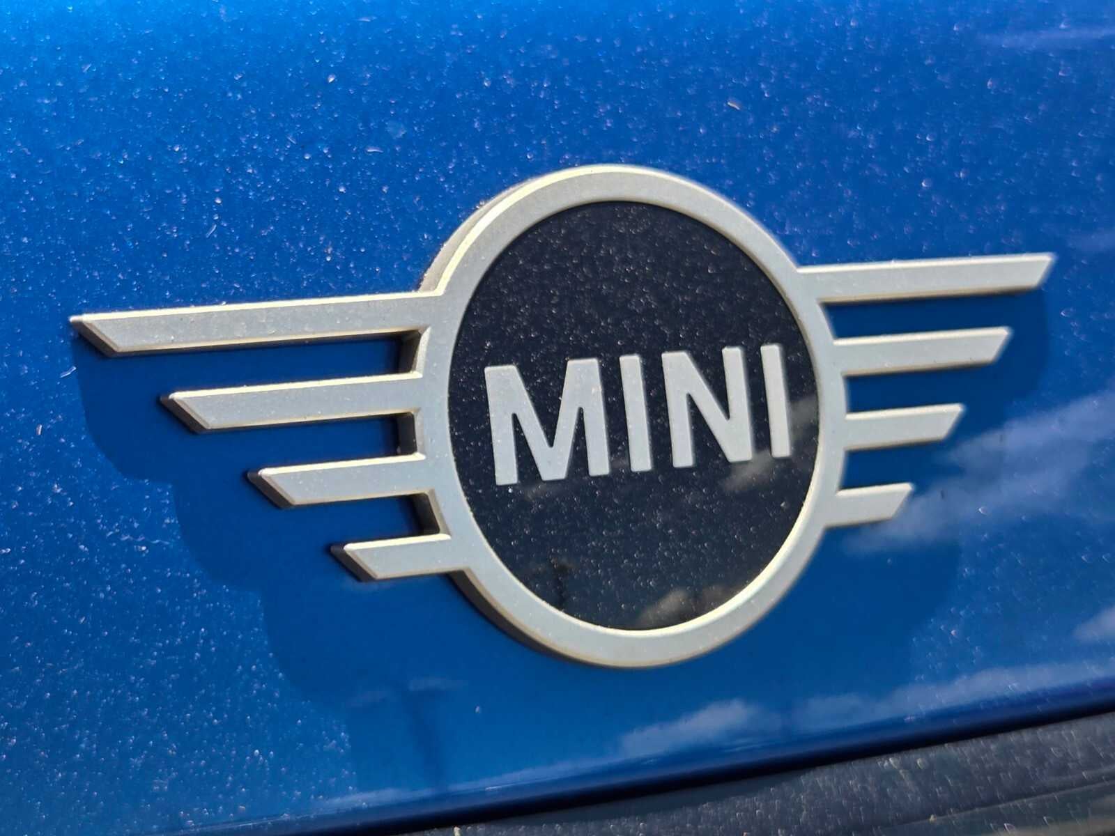2026 MINI 4 DOOR ICONIC