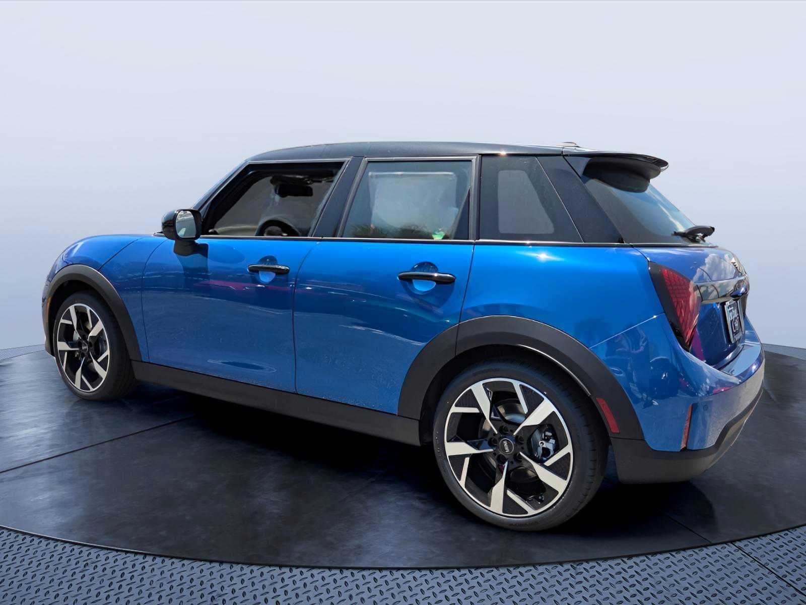 2026 MINI 4 DOOR ICONIC