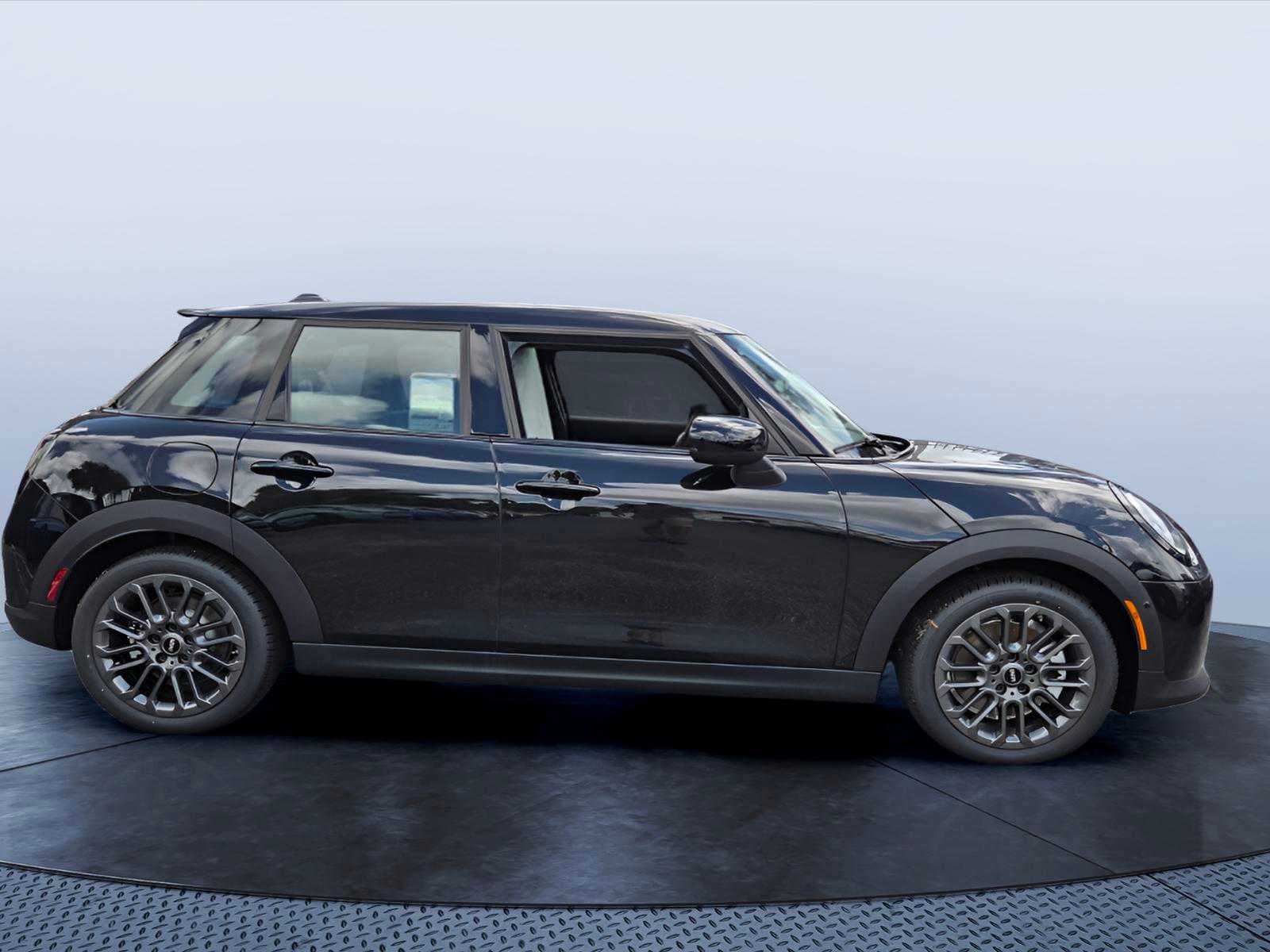 2026 MINI 4 DOOR SIGNATURE PLUS