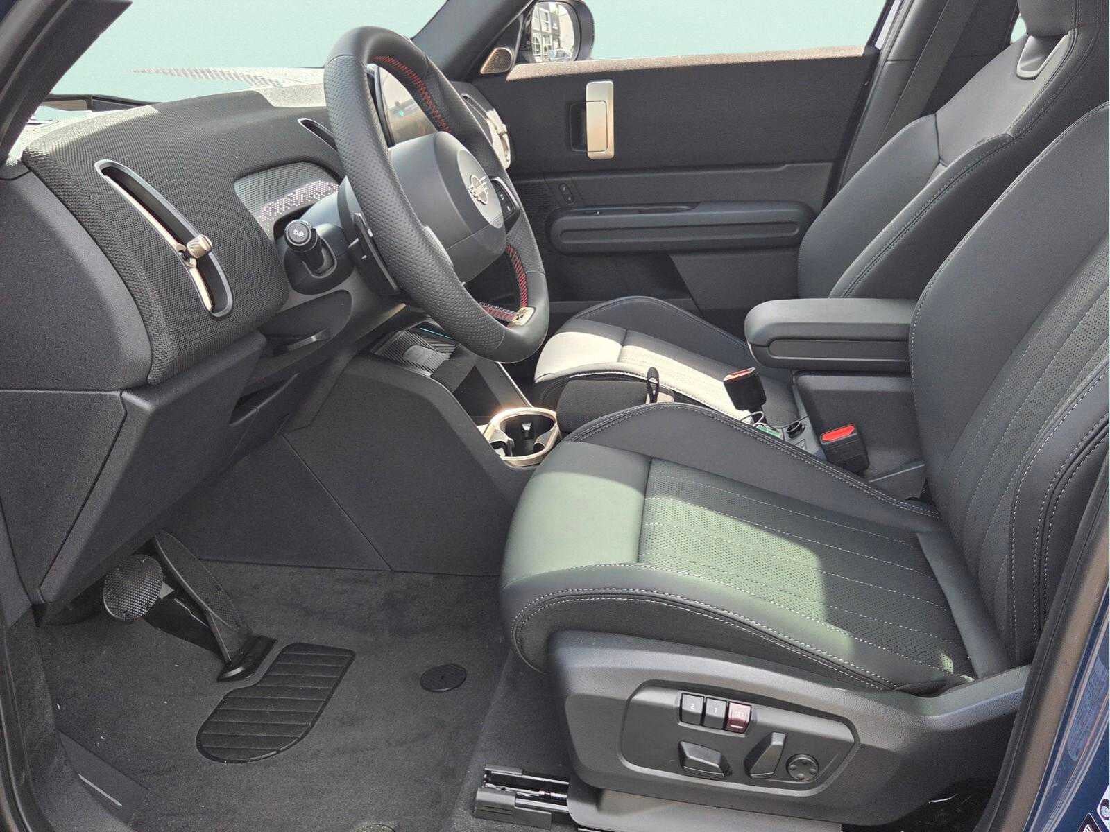 2027 MINI COUNTRYMAN ICONIC