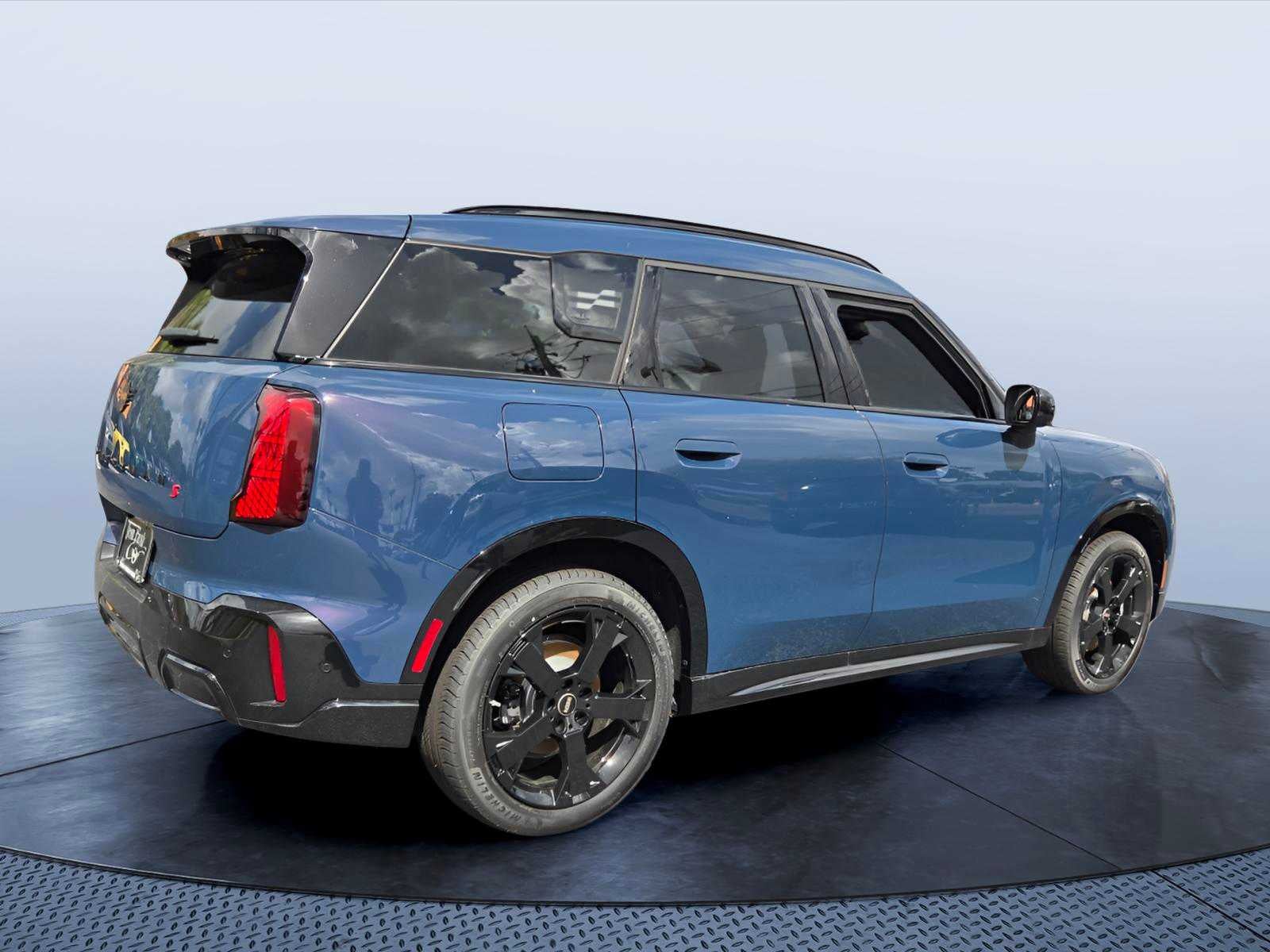 2027 MINI COUNTRYMAN ICONIC
