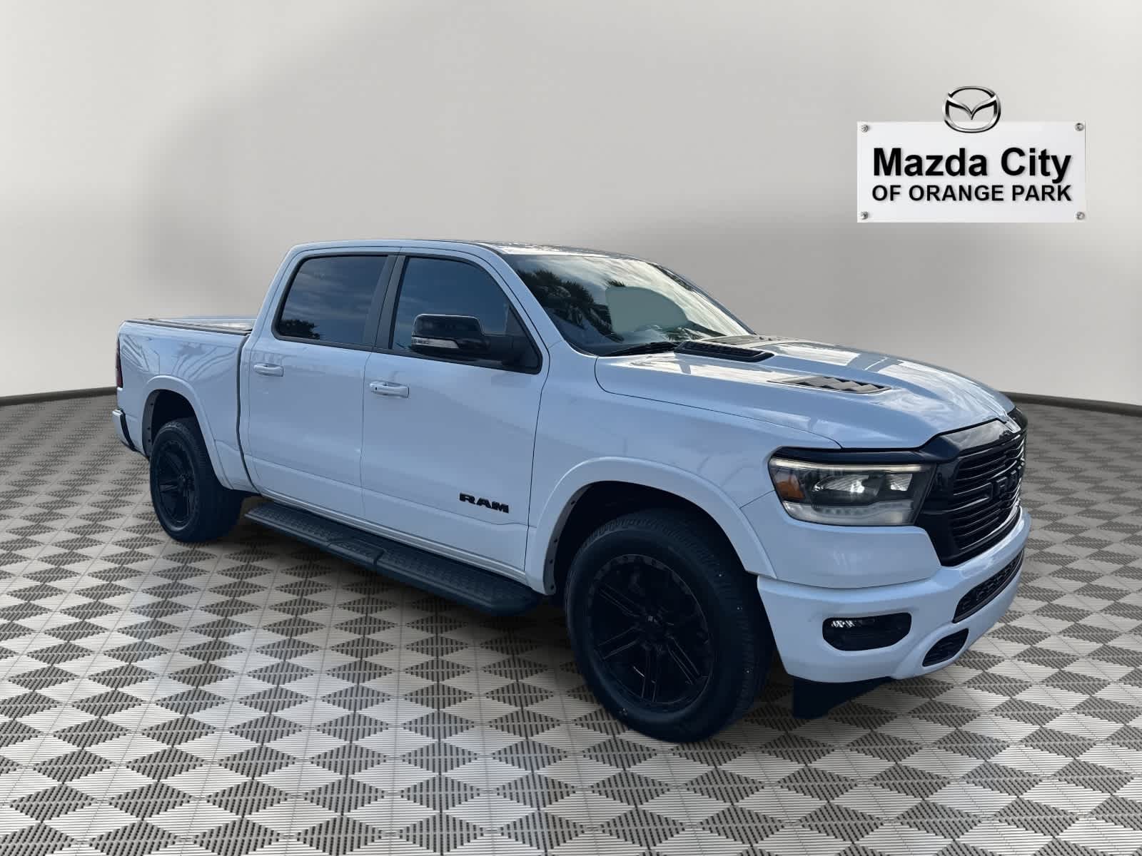 2022 RAM 1500 Laramie 4x2 Crew Cab 57 Box