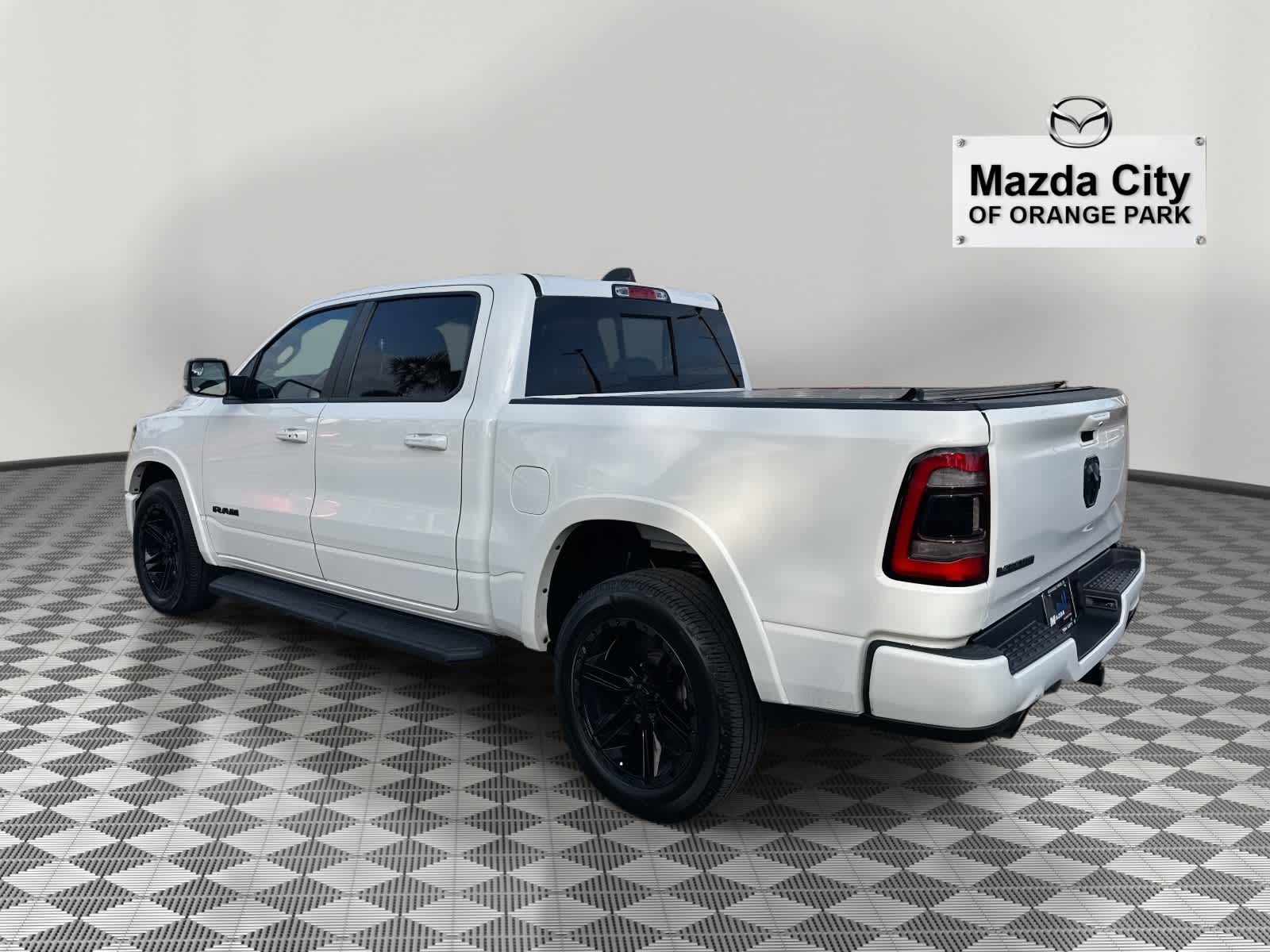 2022 RAM 1500 Laramie 4x2 Crew Cab 57 Box