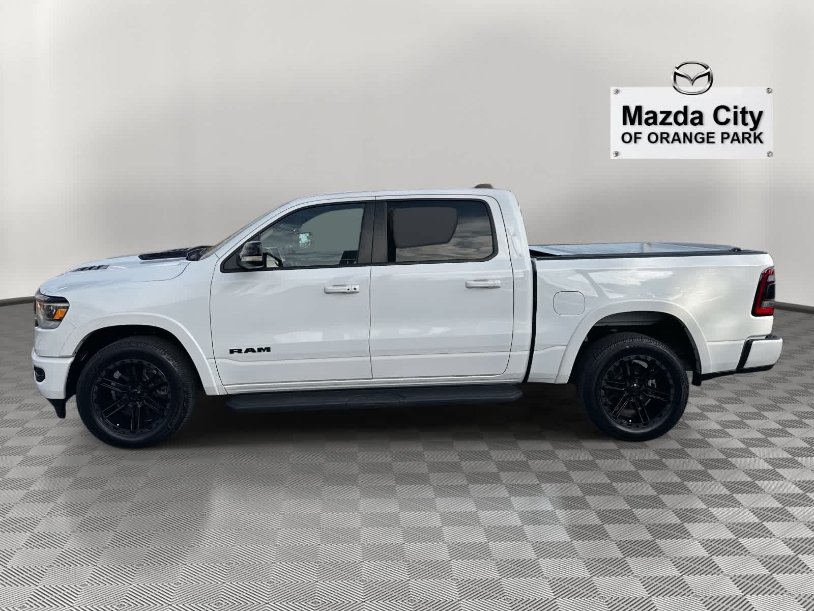 2022 RAM 1500 Laramie 4x2 Crew Cab 57 Box