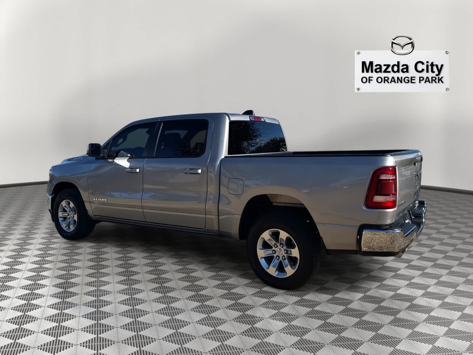 2024 RAM 1500 Laramie 4x2 Crew Cab 57 Box