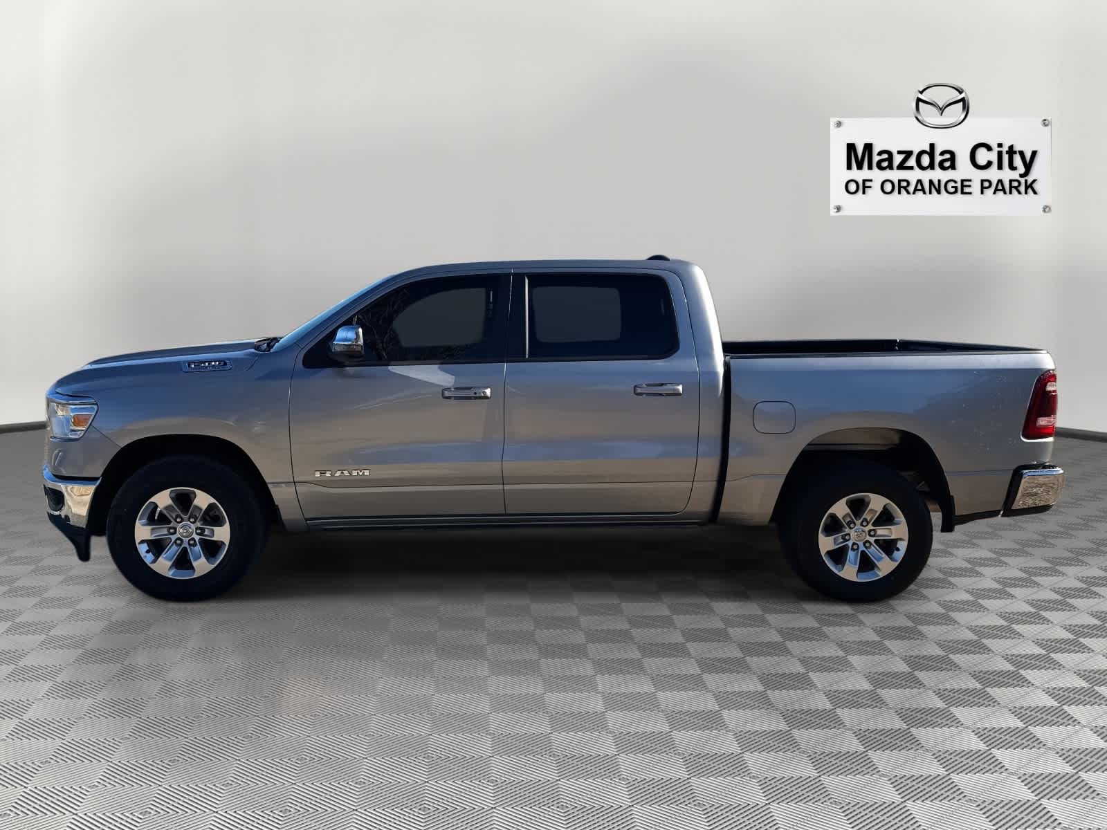 2024 RAM 1500 Laramie 4x2 Crew Cab 57 Box