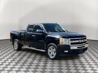 2011 Chevrolet Silverado 1500 4WD Ext Cab 143.5 LT