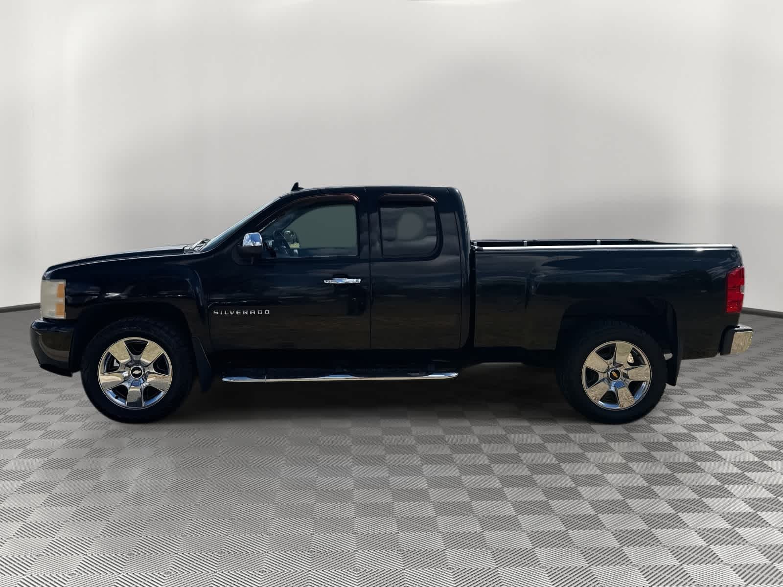 2011 Chevrolet Silverado 1500 4WD Ext Cab 143.5 LT