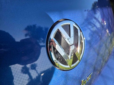 2013 Volkswagen Beetle 2dr DSG 2.0T Turbo w/Sun/Snd/Nav PZEV *Ltd Avail*