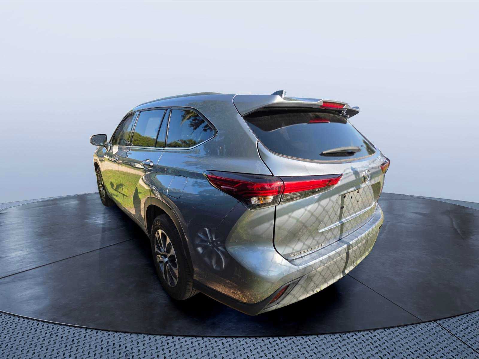 2022 Toyota Highlander XLE FWD