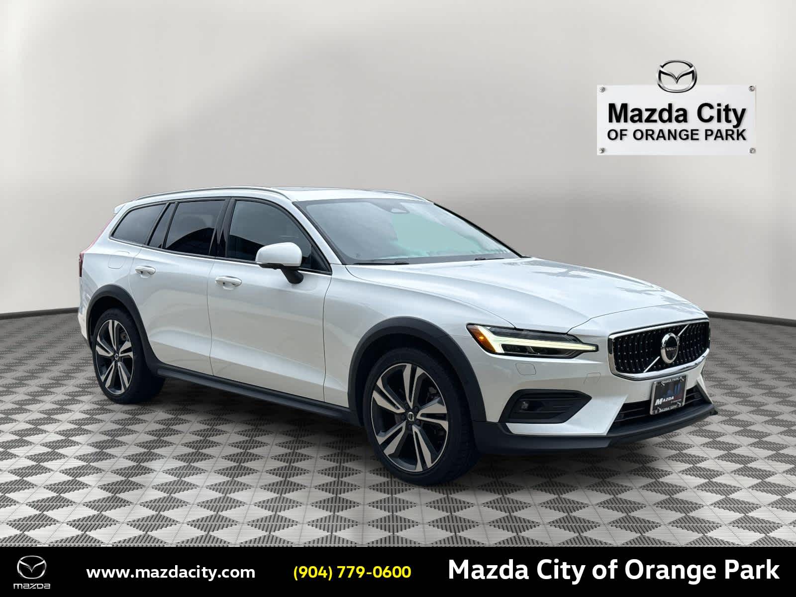 2023 Volvo V60 Cross Country B5 AWD Plus