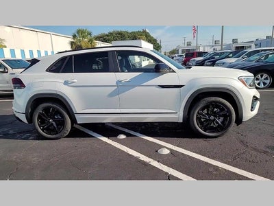 2026 Volkswagen Atlas Cross Sport 2.0T SEL R-Line Black
