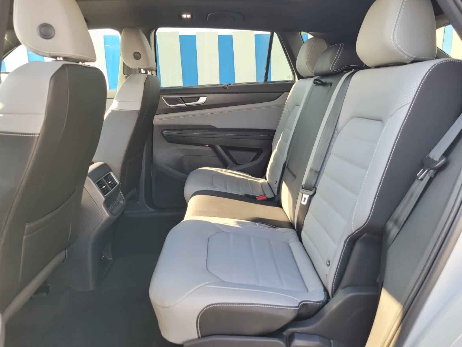 2026 Volkswagen Atlas Cross Sport 2.0T SEL R-Line Black