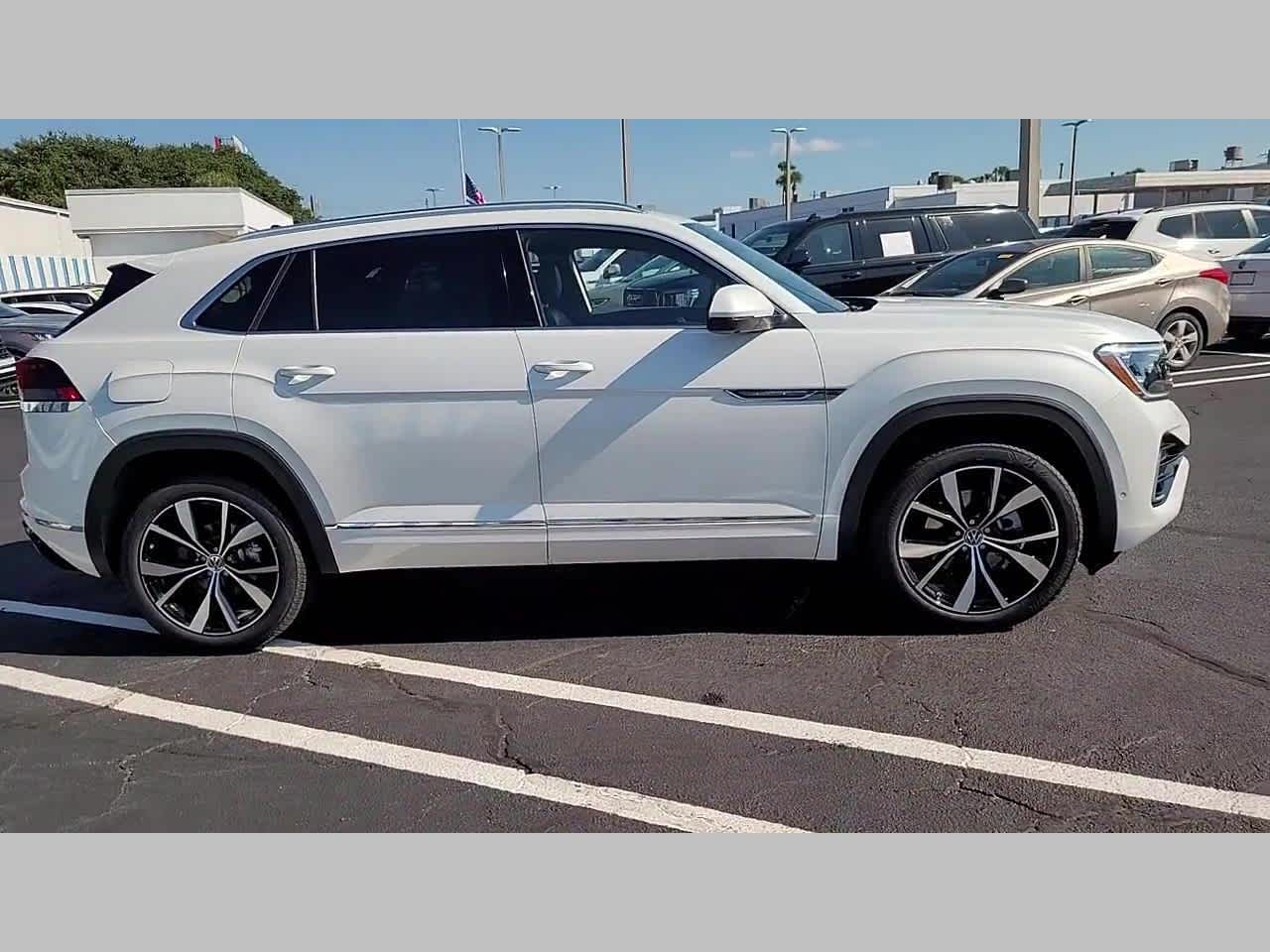 2026 Volkswagen Atlas Cross Sport 2.0T SEL Premium R-Line