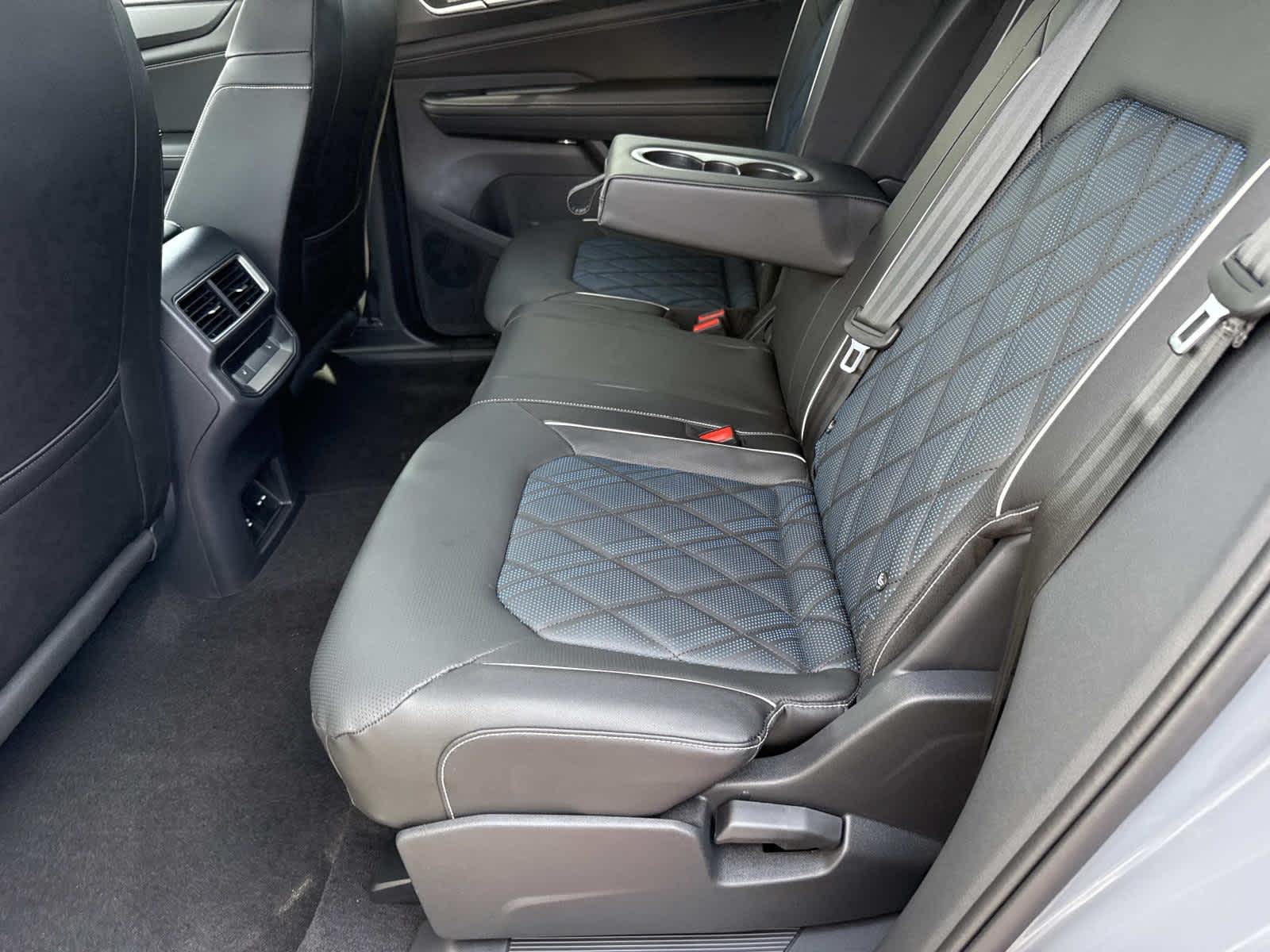 2026 Volkswagen Atlas Cross Sport 2.0T SEL Premium R-Line