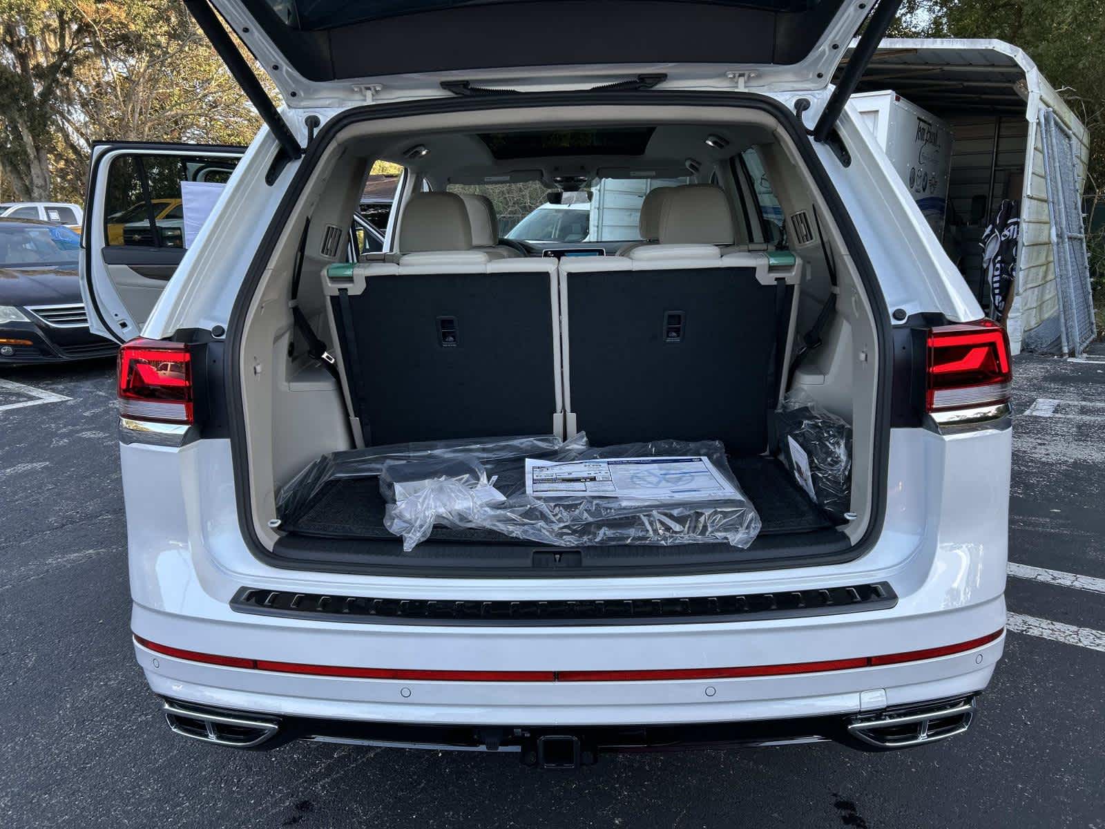 2026 Volkswagen Atlas 2.0T SEL Premium R-Line