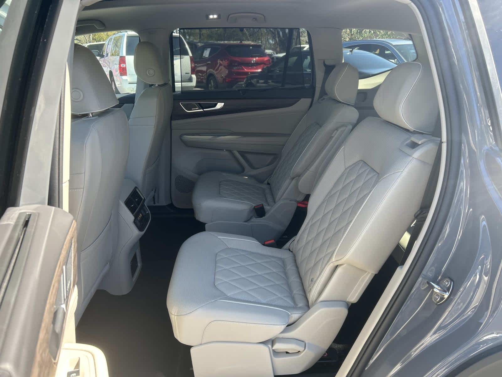 2026 Volkswagen Atlas 2.0T SEL Premium R-Line