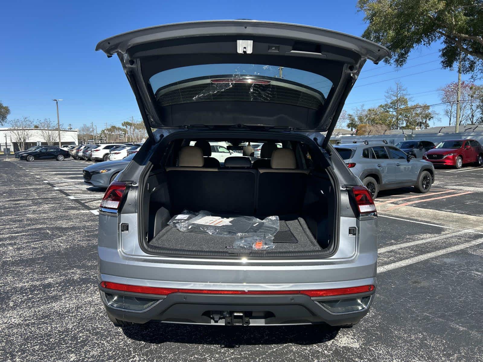 2026 Volkswagen Atlas Cross Sport 2.0T SE w/Technology