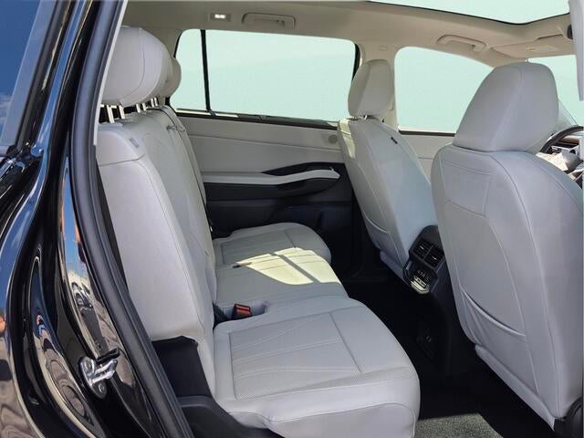 2027 Volkswagen Atlas SE w/Technology
