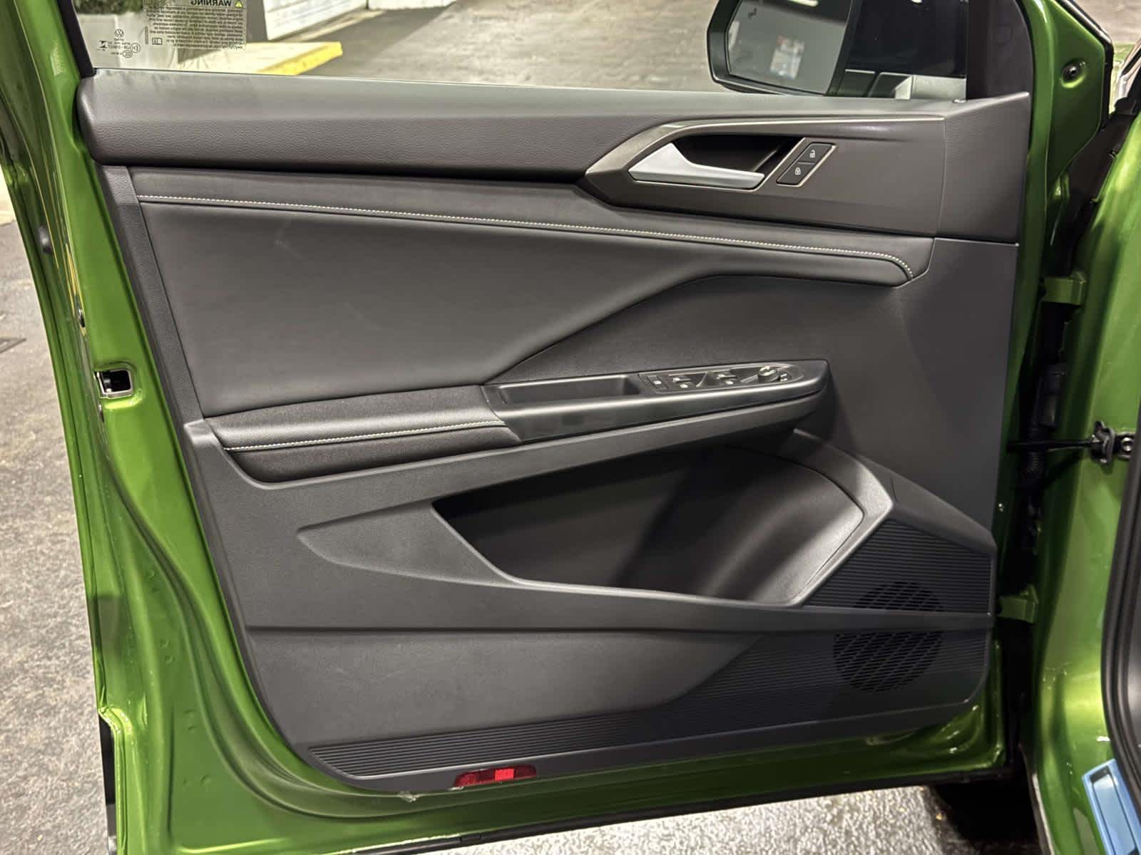 2026 Volkswagen Taos SE Black