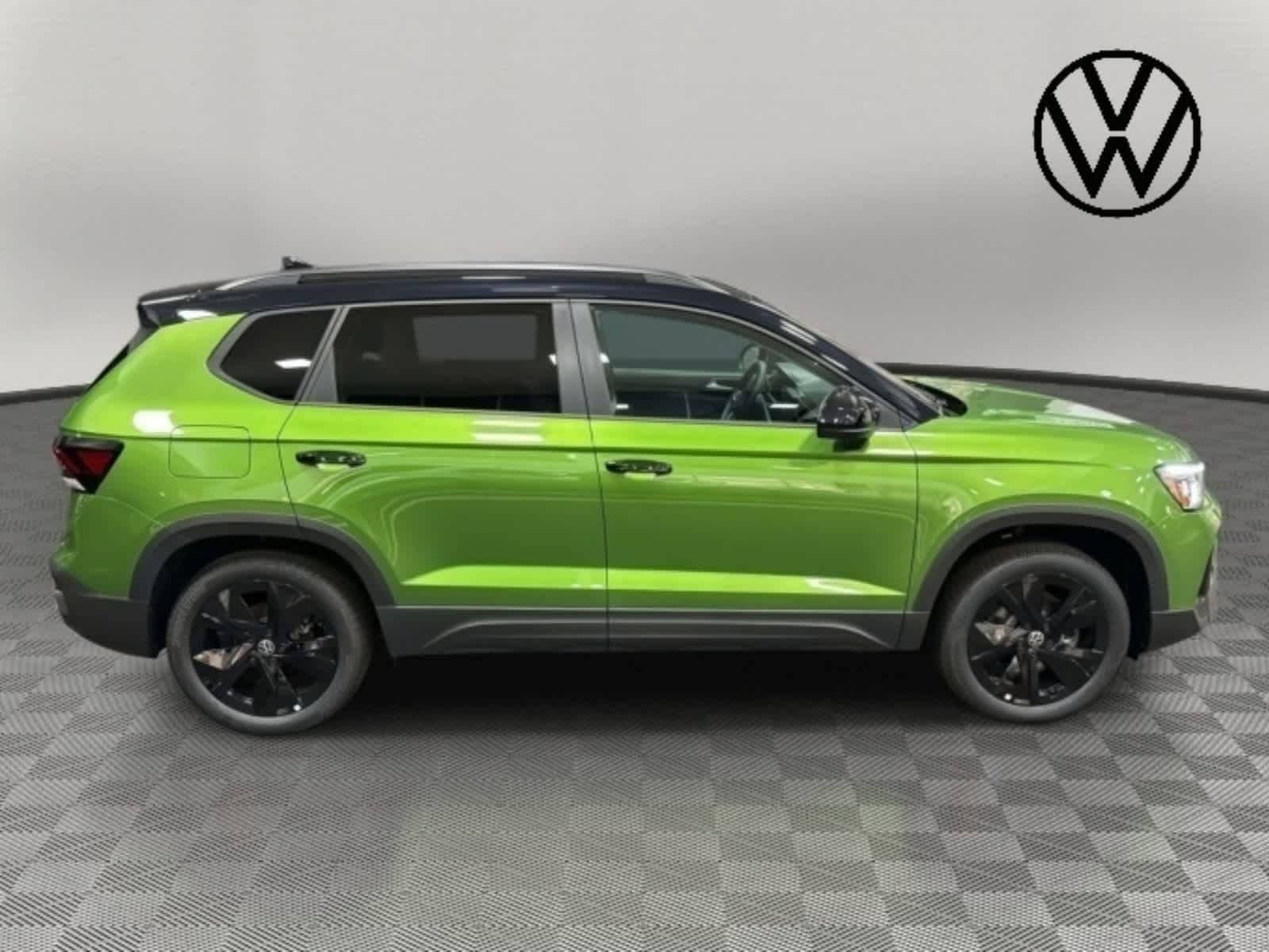 2026 Volkswagen Taos SE Black