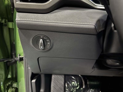 2026 Volkswagen Taos SE Black