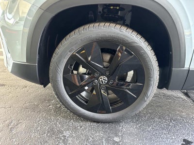 2026 Volkswagen Taos SE Black