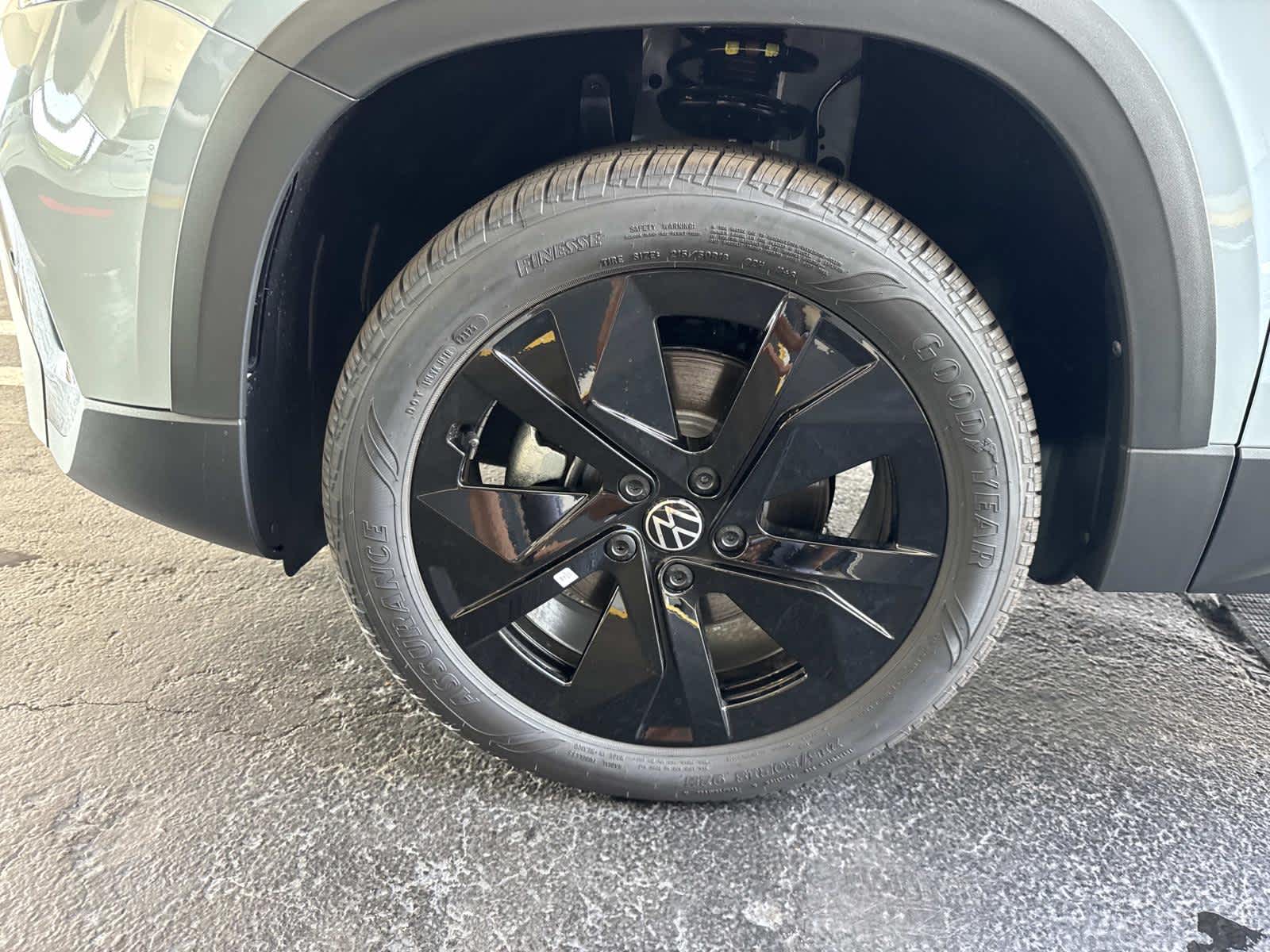 2026 Volkswagen Taos SE Black