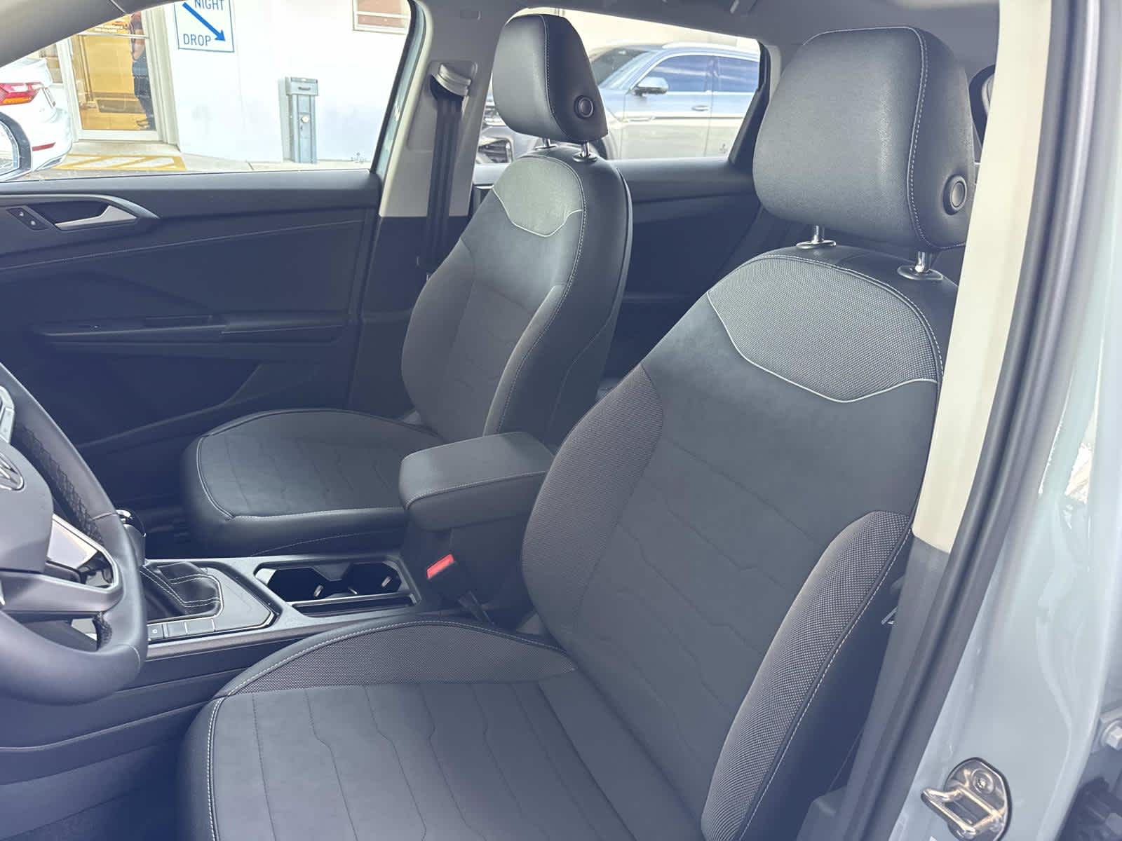 2026 Volkswagen Taos SE Black