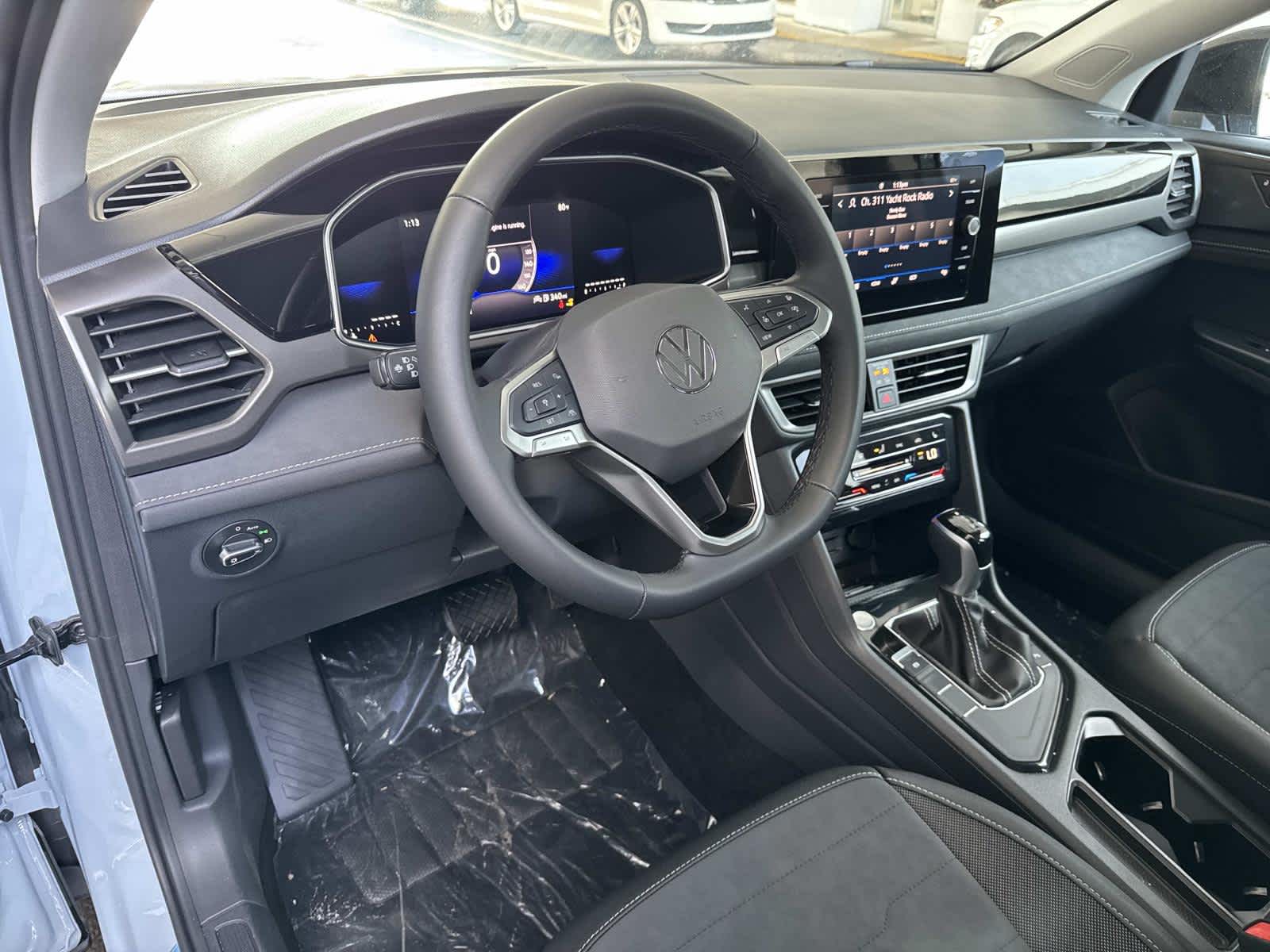 2026 Volkswagen Taos SE Black