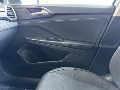 2026 Volkswagen Taos SE Black