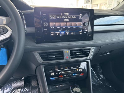 2026 Volkswagen Taos SE Black