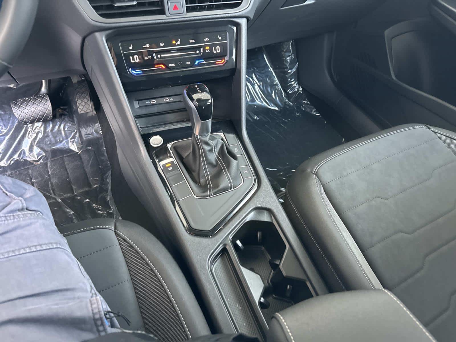 2026 Volkswagen Taos SE Black