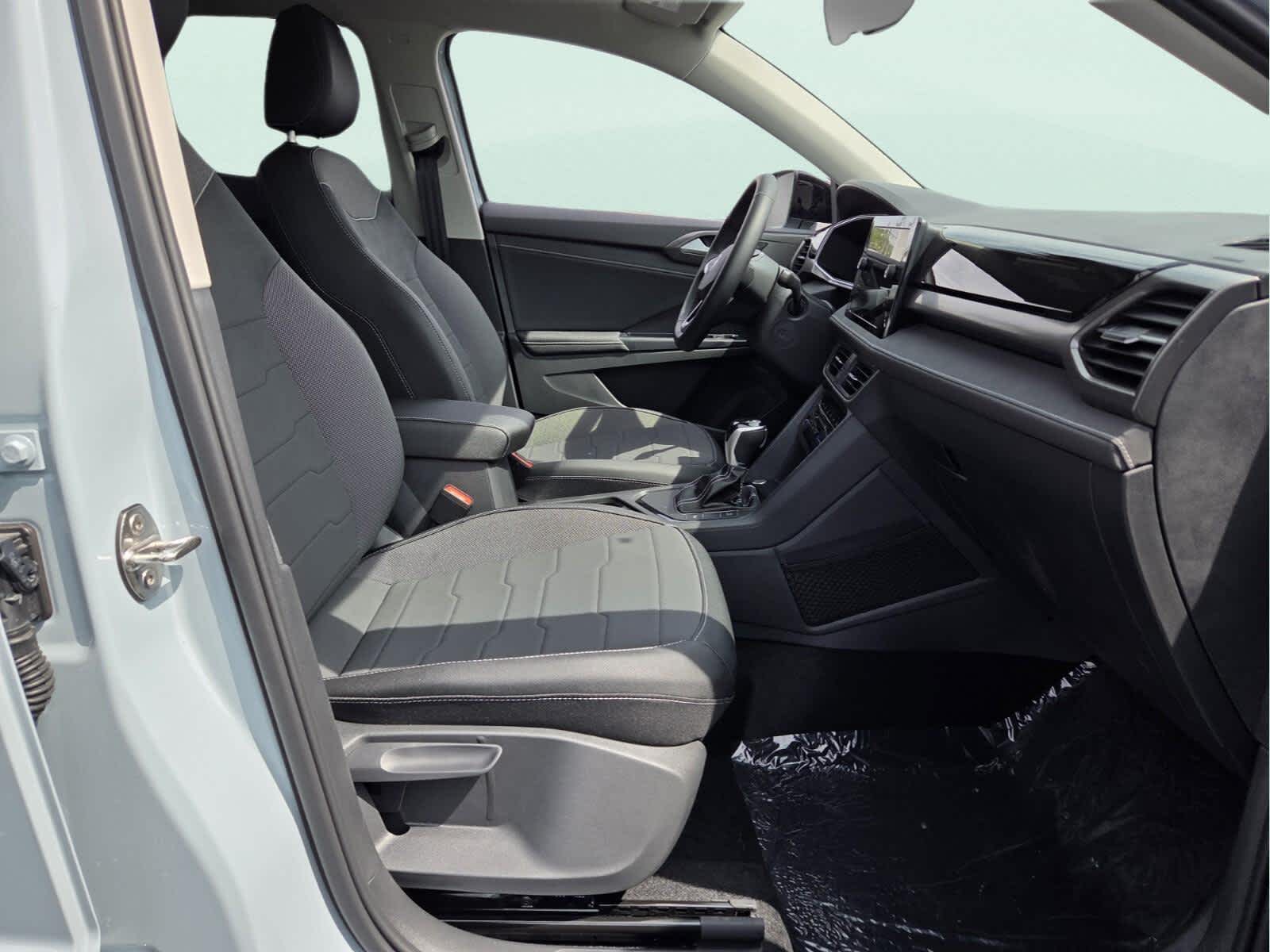 2026 Volkswagen Taos SE Black