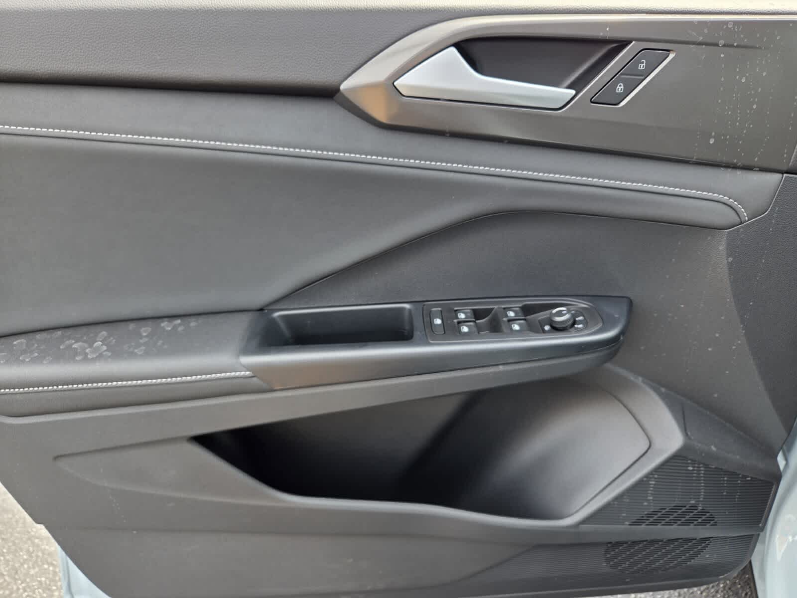 2026 Volkswagen Taos SE Black