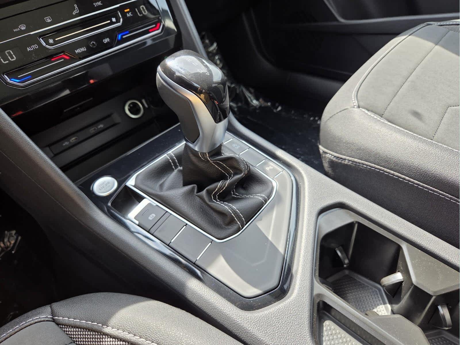 2026 Volkswagen Taos SE Black