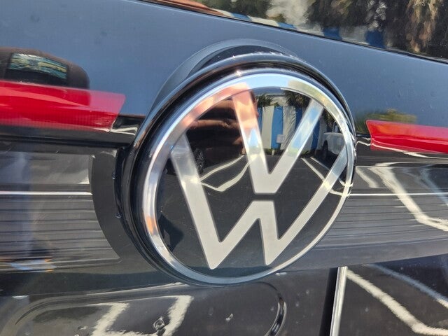 2026 Volkswagen Taos SE Black