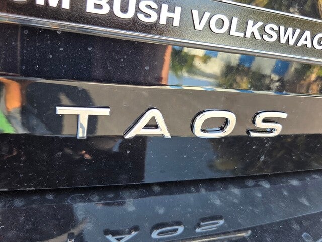 2026 Volkswagen Taos SE Black