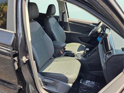 2026 Volkswagen Taos SE Black