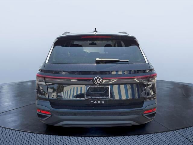 2026 Volkswagen Taos SE Black